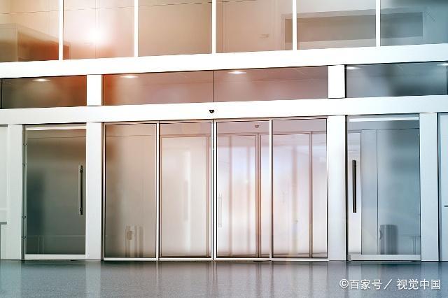 &ldquo;門&rdquo;的那些危險事兒,安全使用地鐵屏蔽門、旋轉(zhuǎn)門
